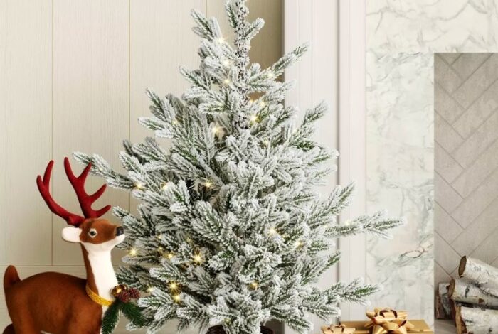 Holiday tips for decorating a small space