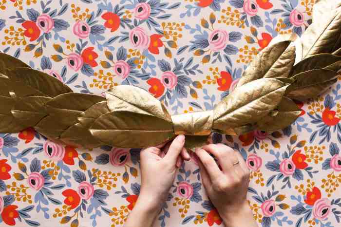 Make your own festive laurel garland