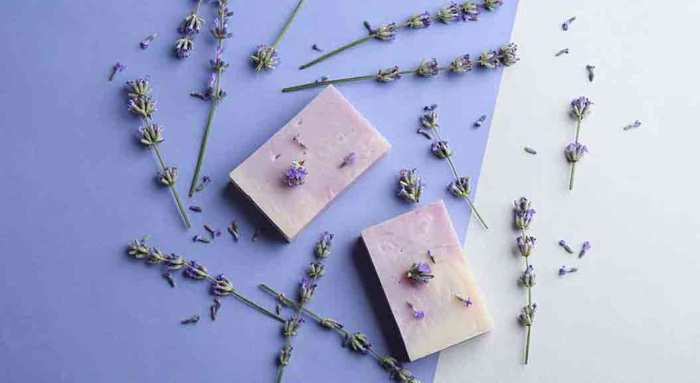 Make your own dried flower soap spheres