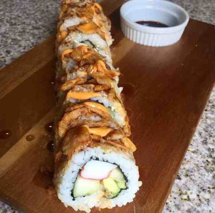 Crunchy beet and sprouts sushi