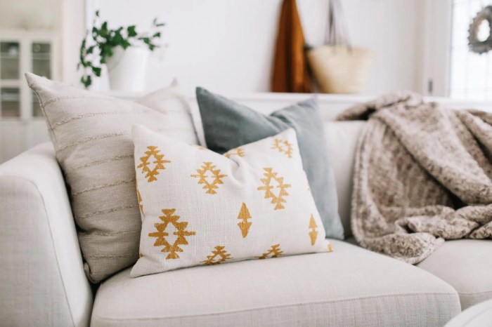 The cutest throw pillow roundup