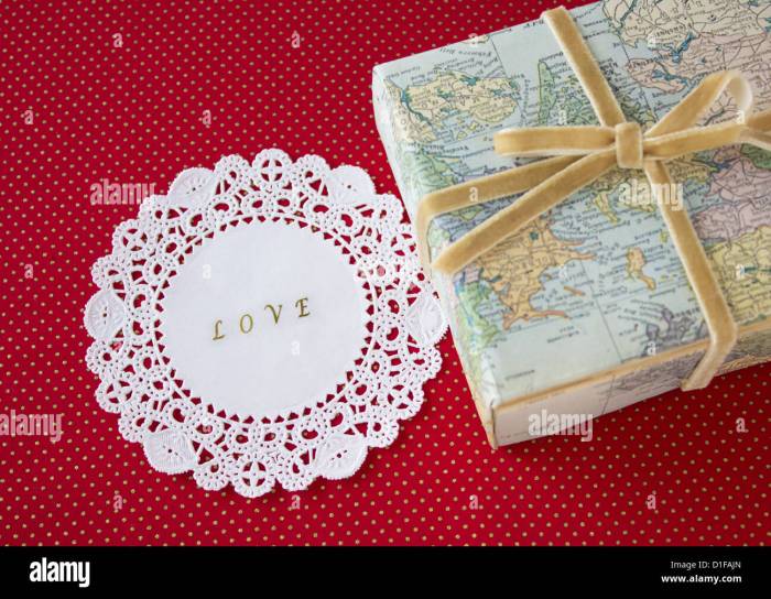 Lace wrapping paper gifts