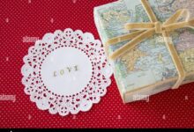 Lace wrapping paper gifts