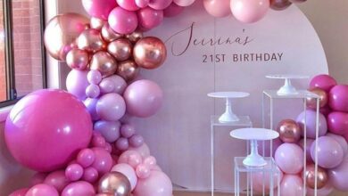 Make a balloon garland for your front door