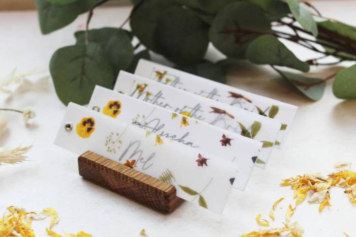 Try this stamped name tag place cards