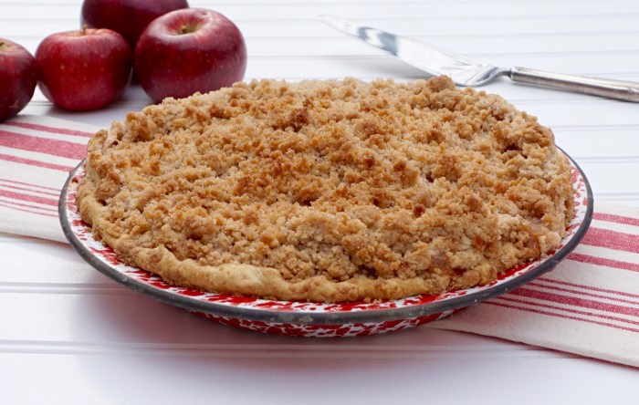 Apple and asian pear crumble pie