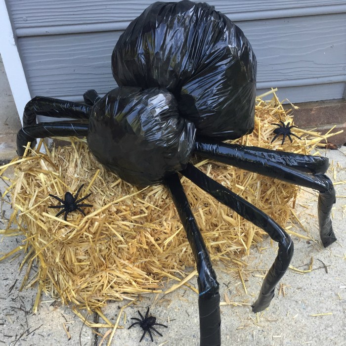 Wooden spider garland diy