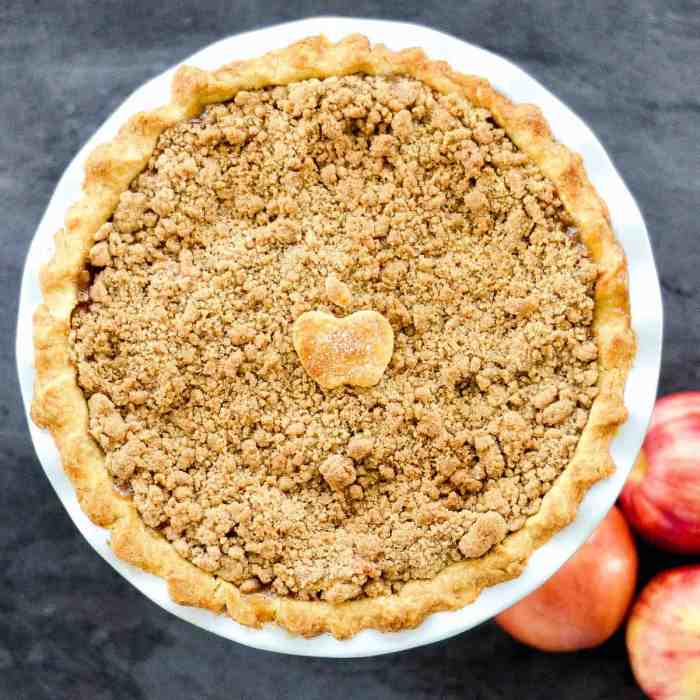 Apple and asian pear crumble pie
