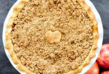 Apple and asian pear crumble pie
