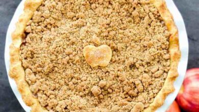 Apple and asian pear crumble pie