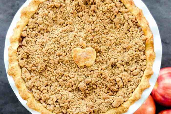 Apple and asian pear crumble pie