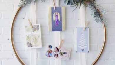 Vertical gold hoop photo display