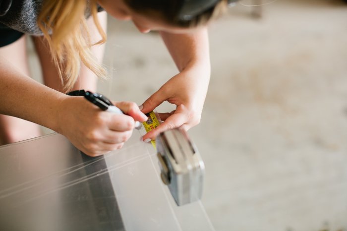 Floating acrylic frame diy