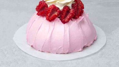 Pavlova rose water whipped cream