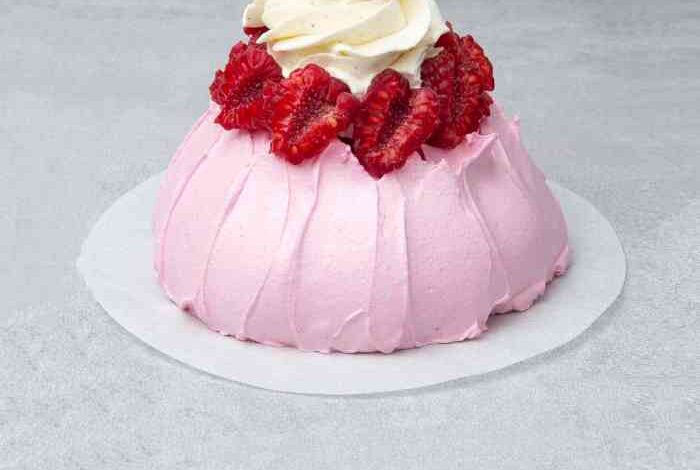 Pavlova rose water whipped cream